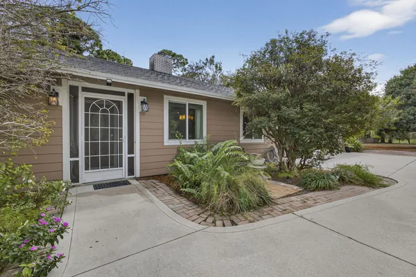 $3,900 | 3470 Custer Avenue, Lake Worth, FL 33467