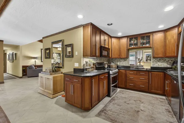 $3,900 | 3470 Custer Avenue, Lake Worth, FL 33467
