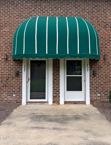 $1,250 | 209 South Lincoln Street, Benson, NC 27504