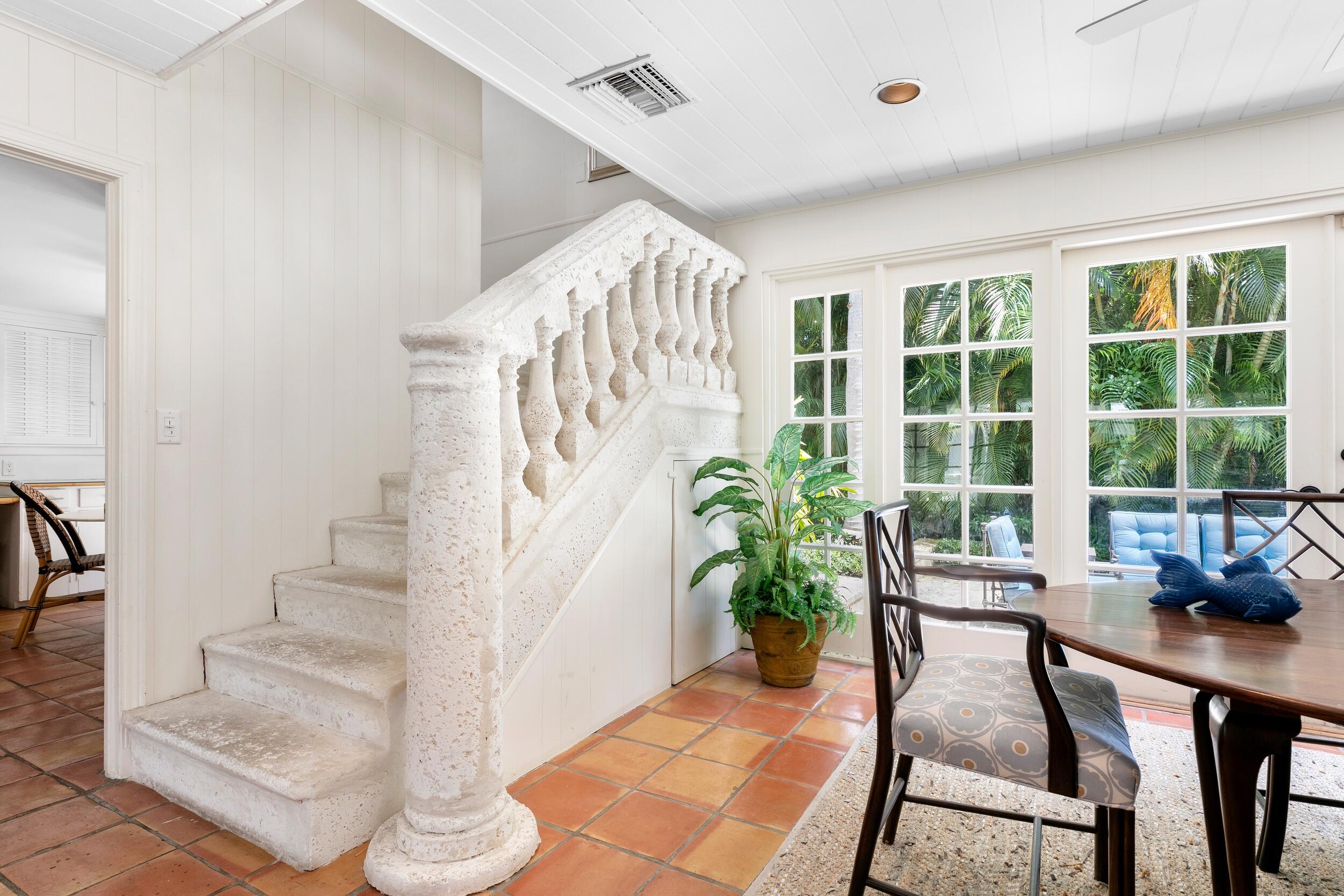 285 Orange Grove Road Palm Beach, FL 33480 - Photo 19 of 29 a livingroom with furniture and a potted plant