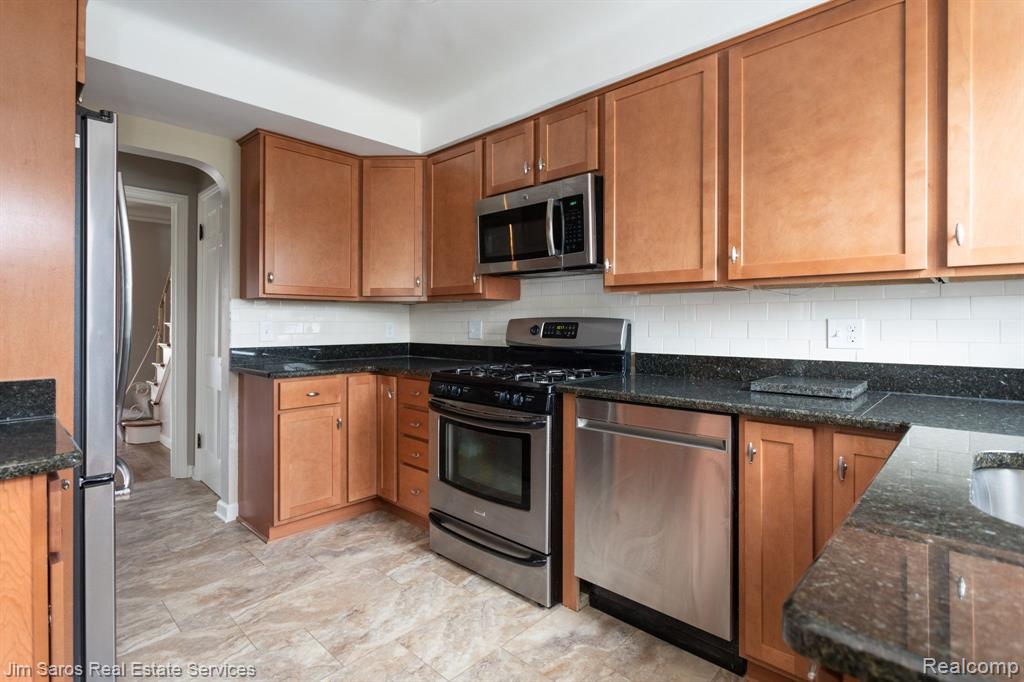 661 Neff Road Grosse Pointe, MI 48230 - Photo 4 of 9