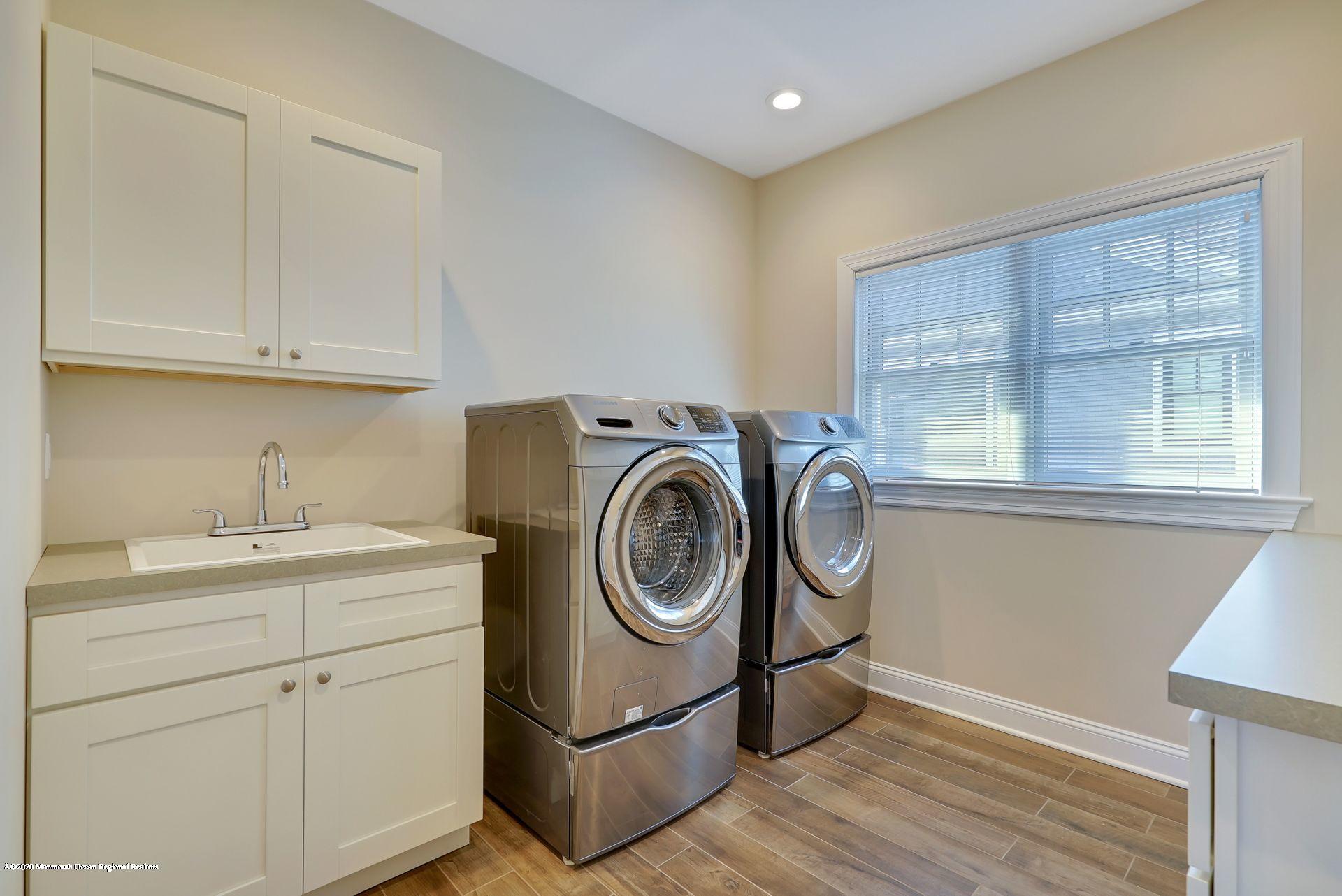 330 Villa Park Way Spring Lake, NJ 07762 - Photo 33 of 46 37