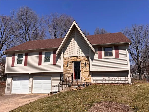 $350,000 | 15906 West 154th Terrace, Olathe, KS 66062