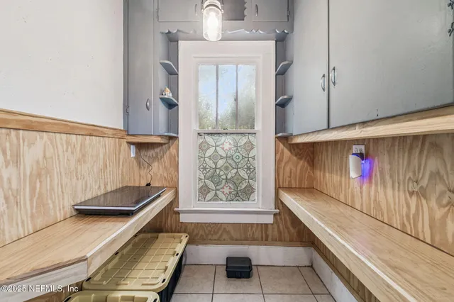 a close view of sink and tap