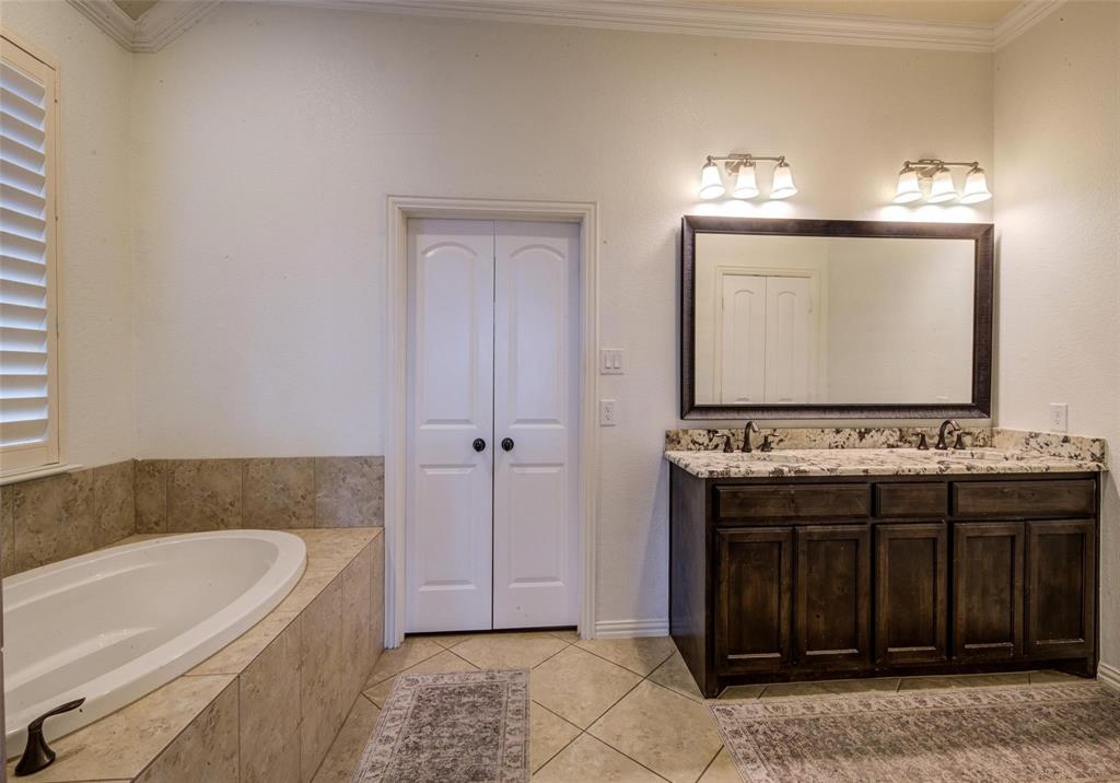 312 Spring Run Drive Decatur, TX 76234 - Photo 14 of 34