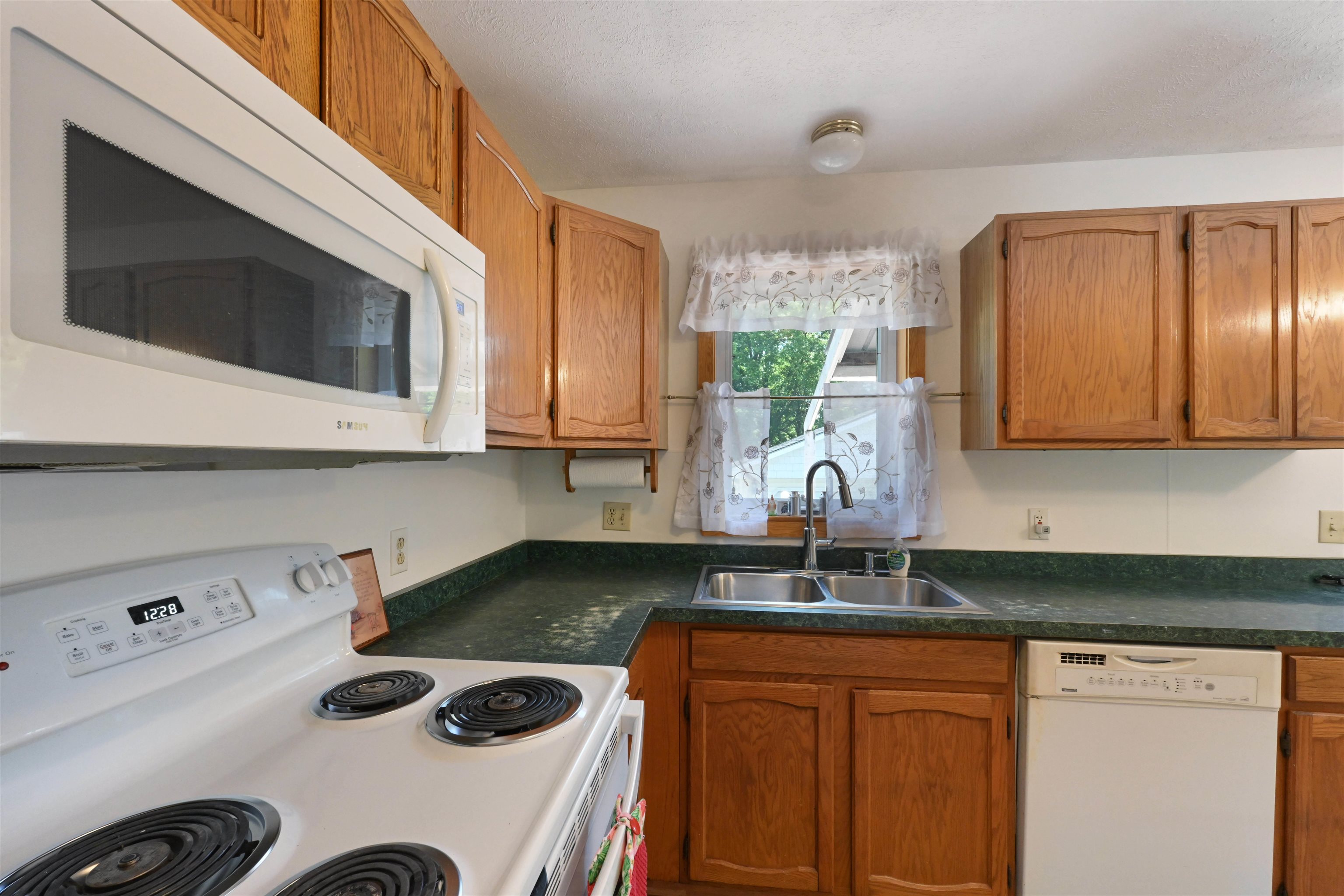 37 Adams Street St. Albans, VT 05478 - Photo 7 of 27