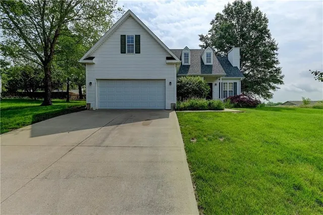 $350,000 | 511 Santa Fe Drive, Gower, MO 64454