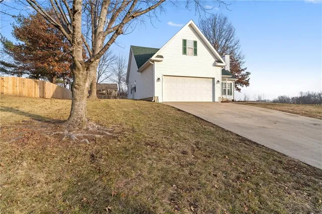 $339,999 | 511 Santa Fe Drive, Gower, MO 64454