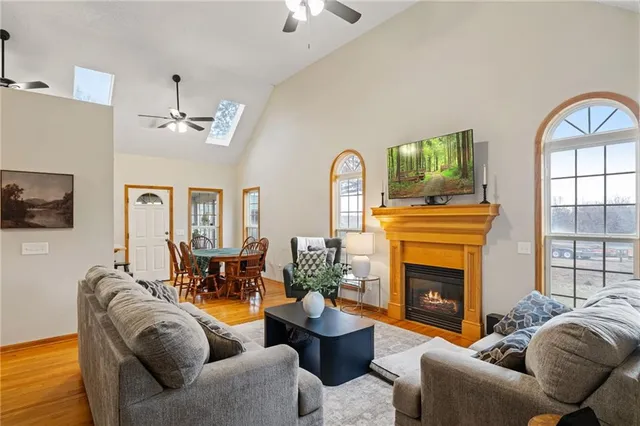 $339,999 | 511 Santa Fe Drive, Gower, MO 64454