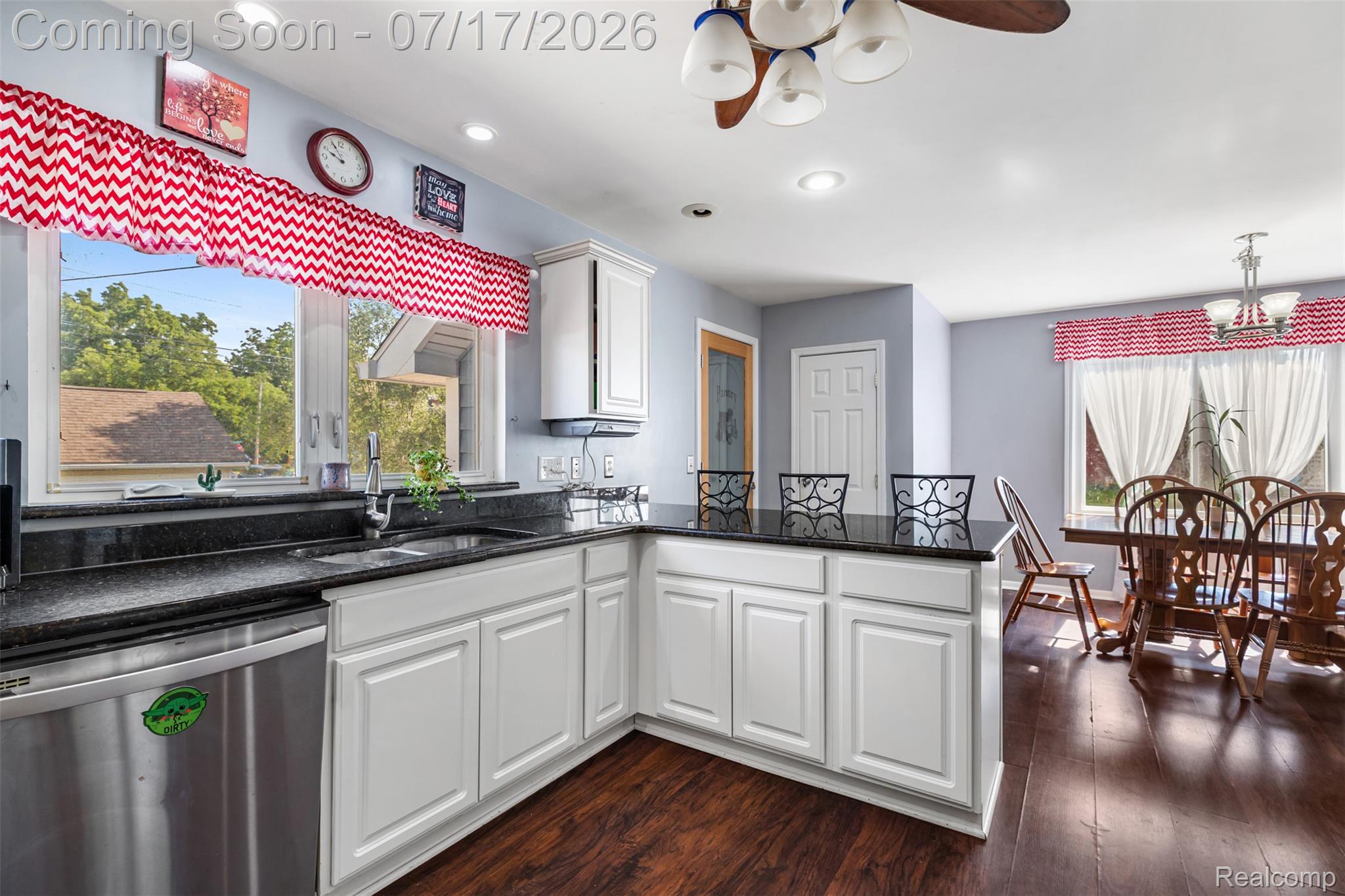 34604 Chestnut Street Wayne, MI 48184 - Photo 13 of 35 058.jpg