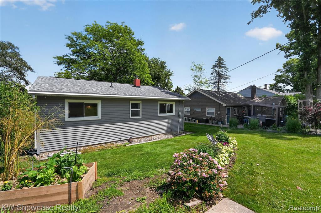 5854 Bullard Road Fenton, MI 48430 - Photo 3 of 47