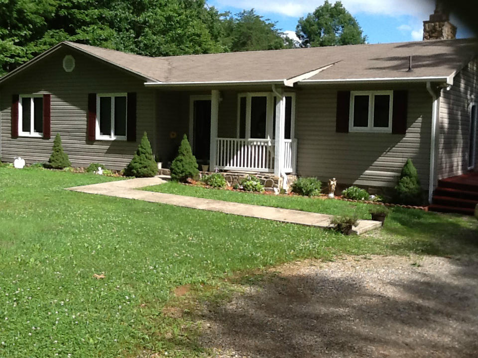 181 Round Hill Road Rocky Mount, VA 24151 - Photo 9 of 53 2 Front