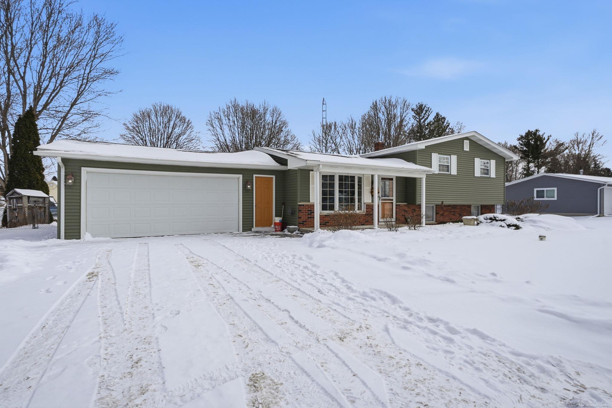2336 North Irish Road Davison, MI 48423 - Photo 2 of 32 50198506-df88d038-8323-4f00-a29d-61a8a3e16268.JPG