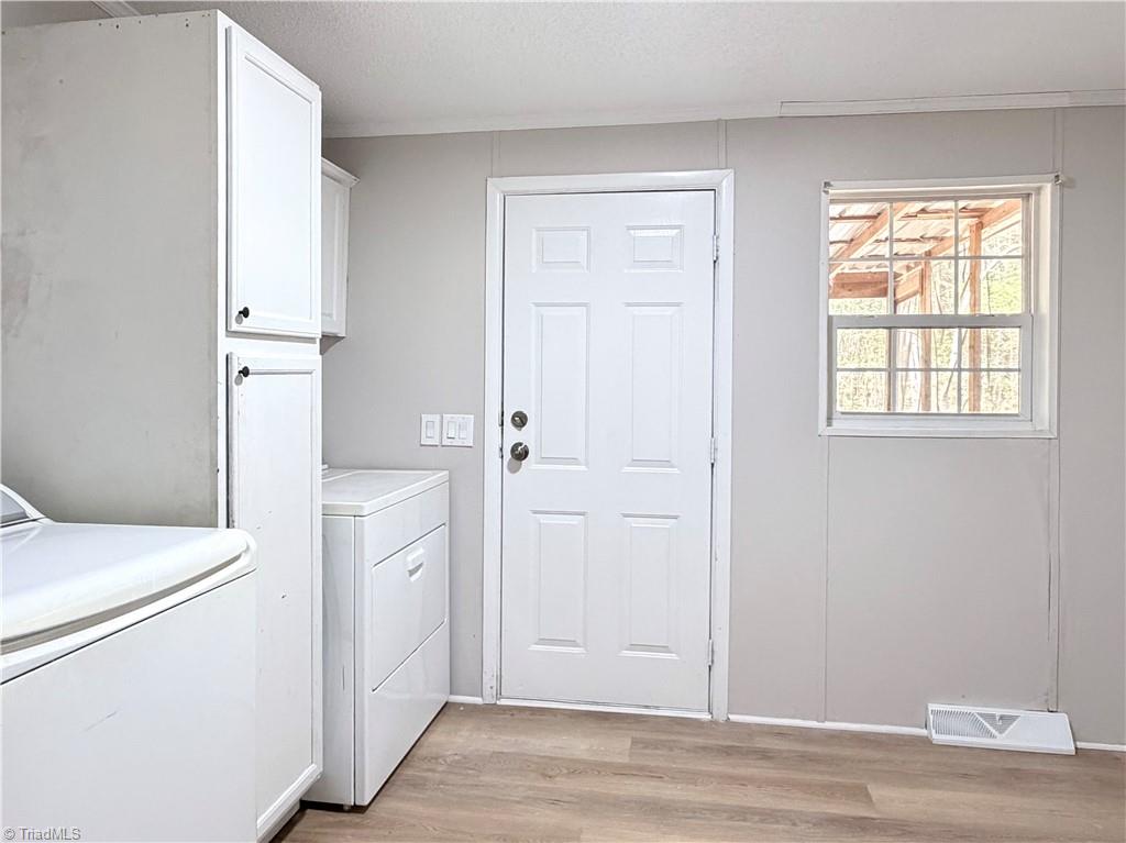 1407 Remer Regan Road Lexington, NC 27292 - Photo 25 of 31 Laudry Room opens to screened in back porch