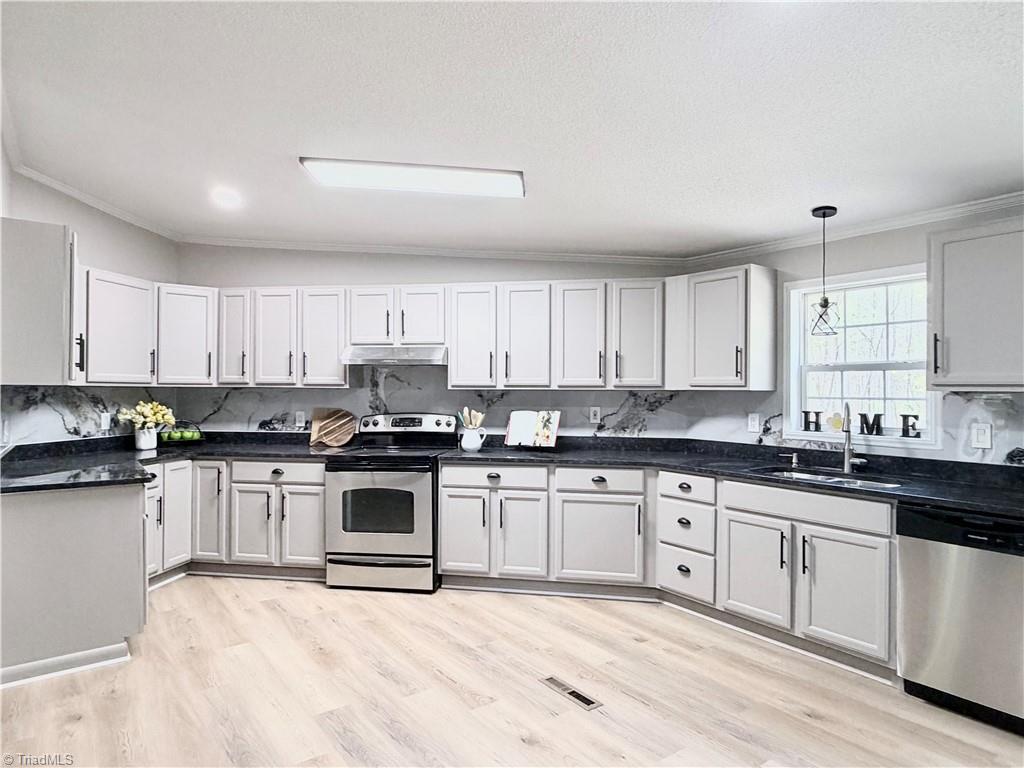 1407 Remer Regan Road Lexington, NC 27292 - Photo 3 of 31