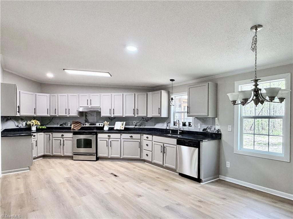 1407 Remer Regan Road Lexington, NC 27292 - Photo 4 of 31