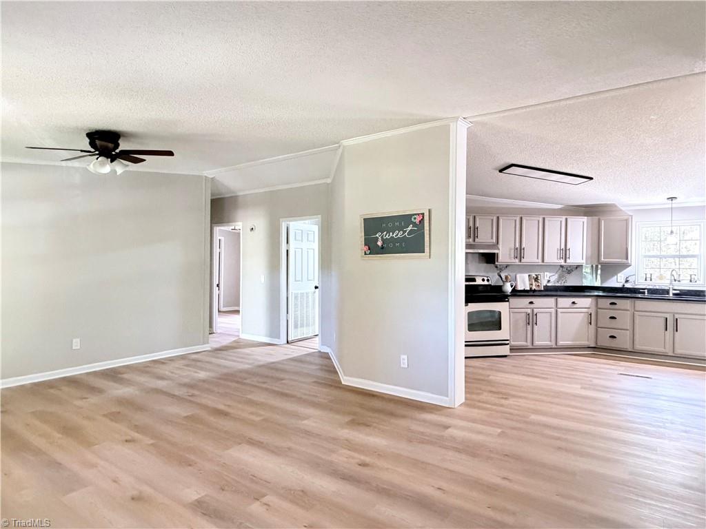 1407 Remer Regan Road Lexington, NC 27292 - Photo 5 of 31 Living Rm opens to the kitchen