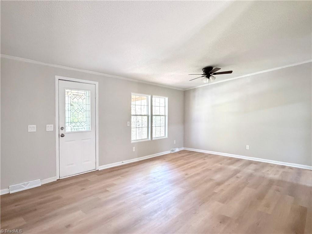 1407 Remer Regan Road Lexington, NC 27292 - Photo 7 of 31 Living Rm