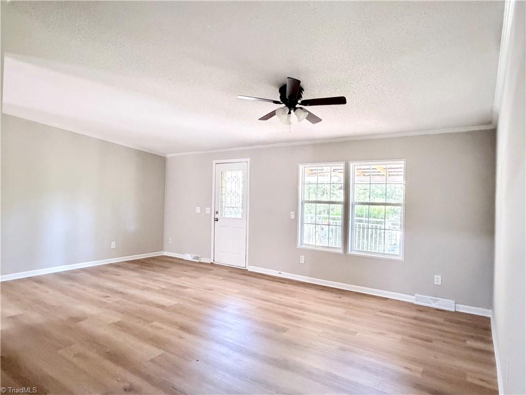 1407 Remer Regan Road Lexington, NC 27292 - Photo 8 of 31 Living Room
