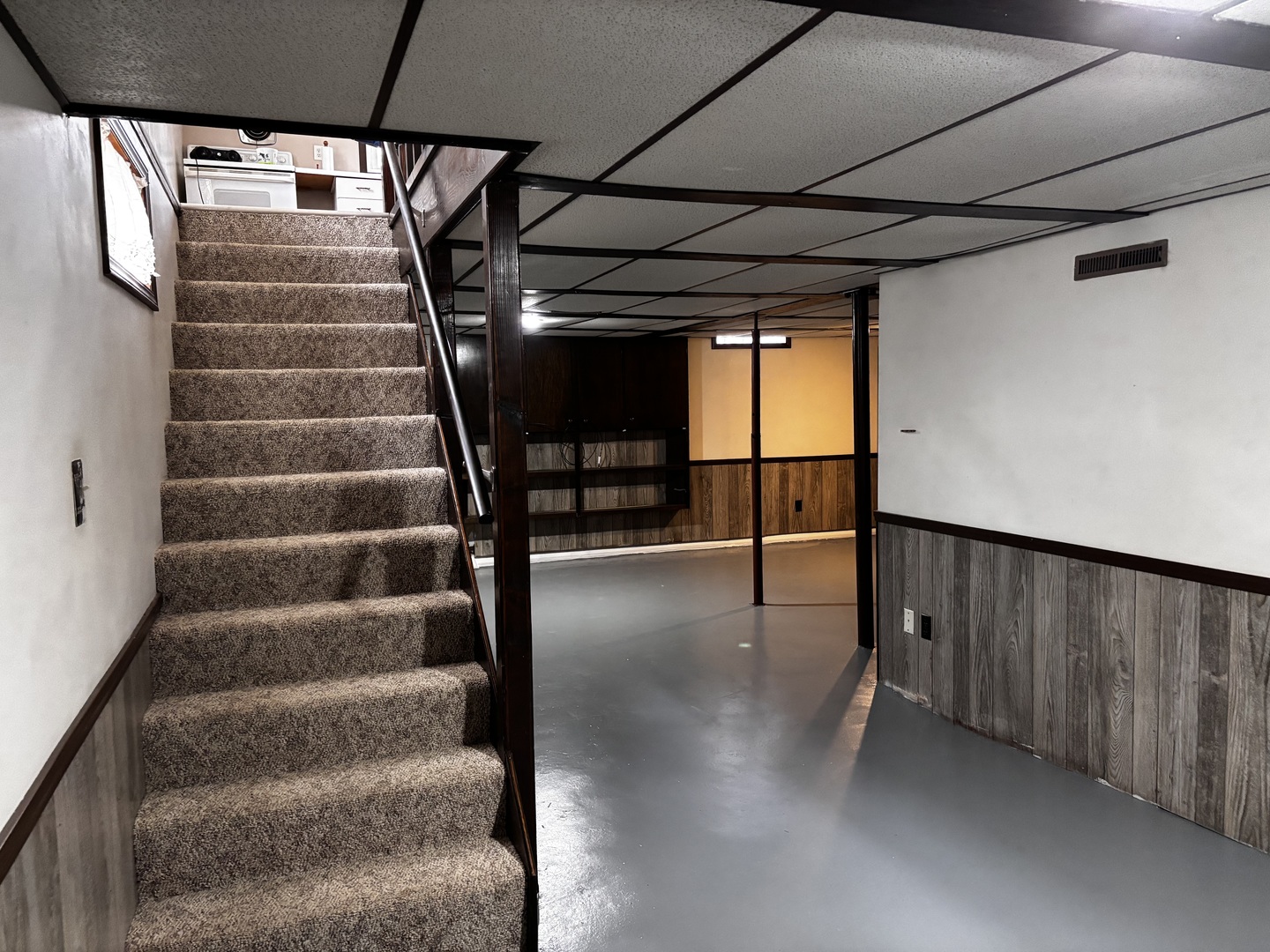 215 Cedar Street Morrison, IL 61270 - Photo 11 of 18 a view of entryway