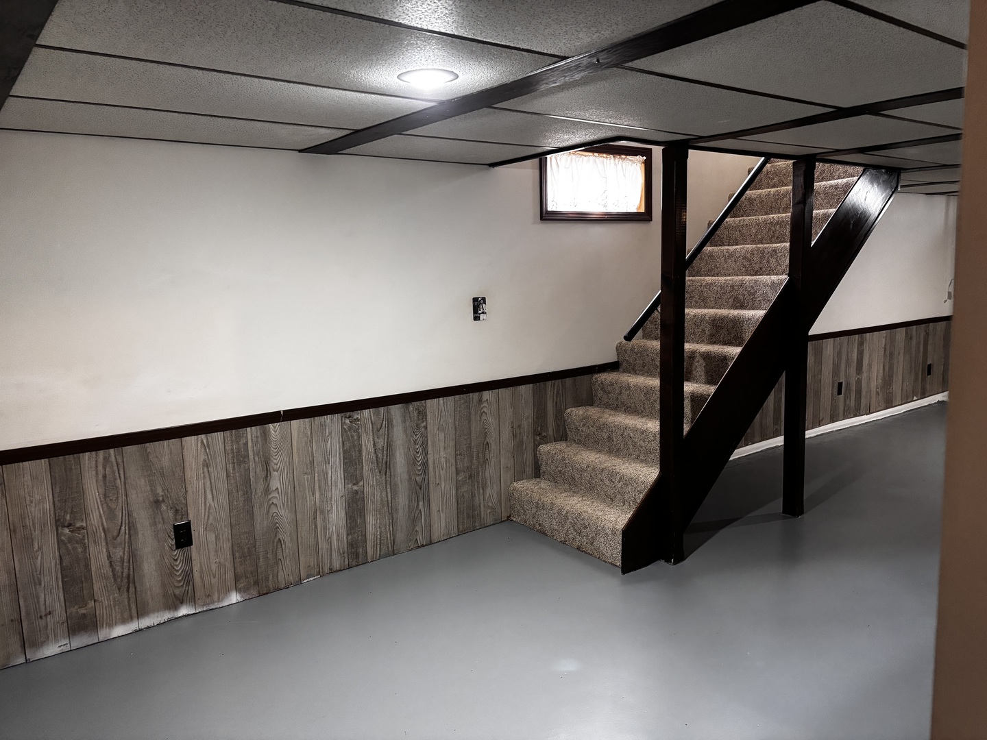 215 Cedar Street Morrison, IL 61270 - Photo 10 of 18 a view of entryway