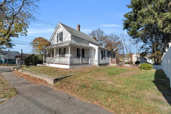 $3,700 | 2 Bellevue Avenue, Wakefield, MA 01880