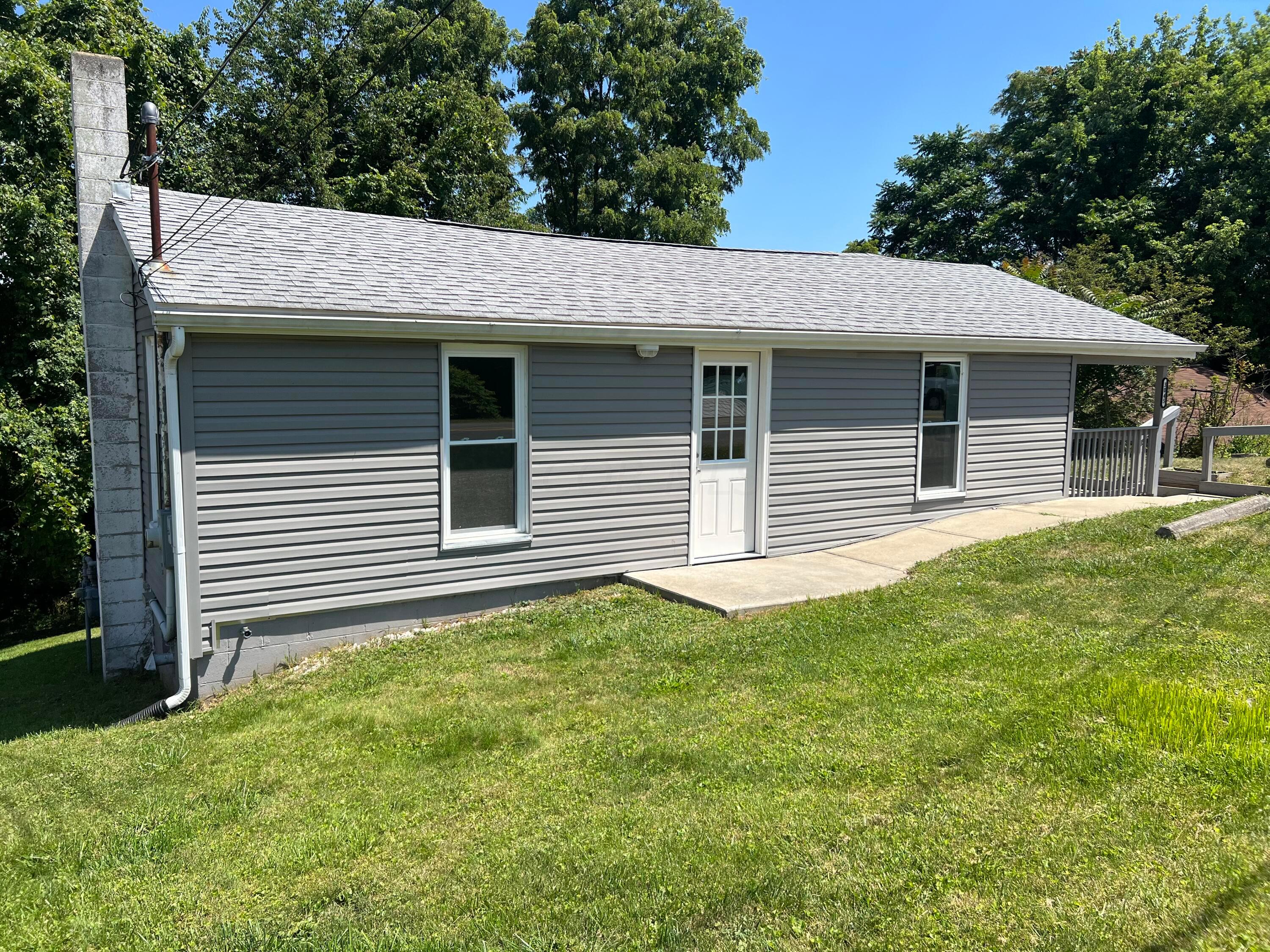 3045 Ridge Road Zanesville, OH 43701 - Photo 2 of 12 IMG_7621