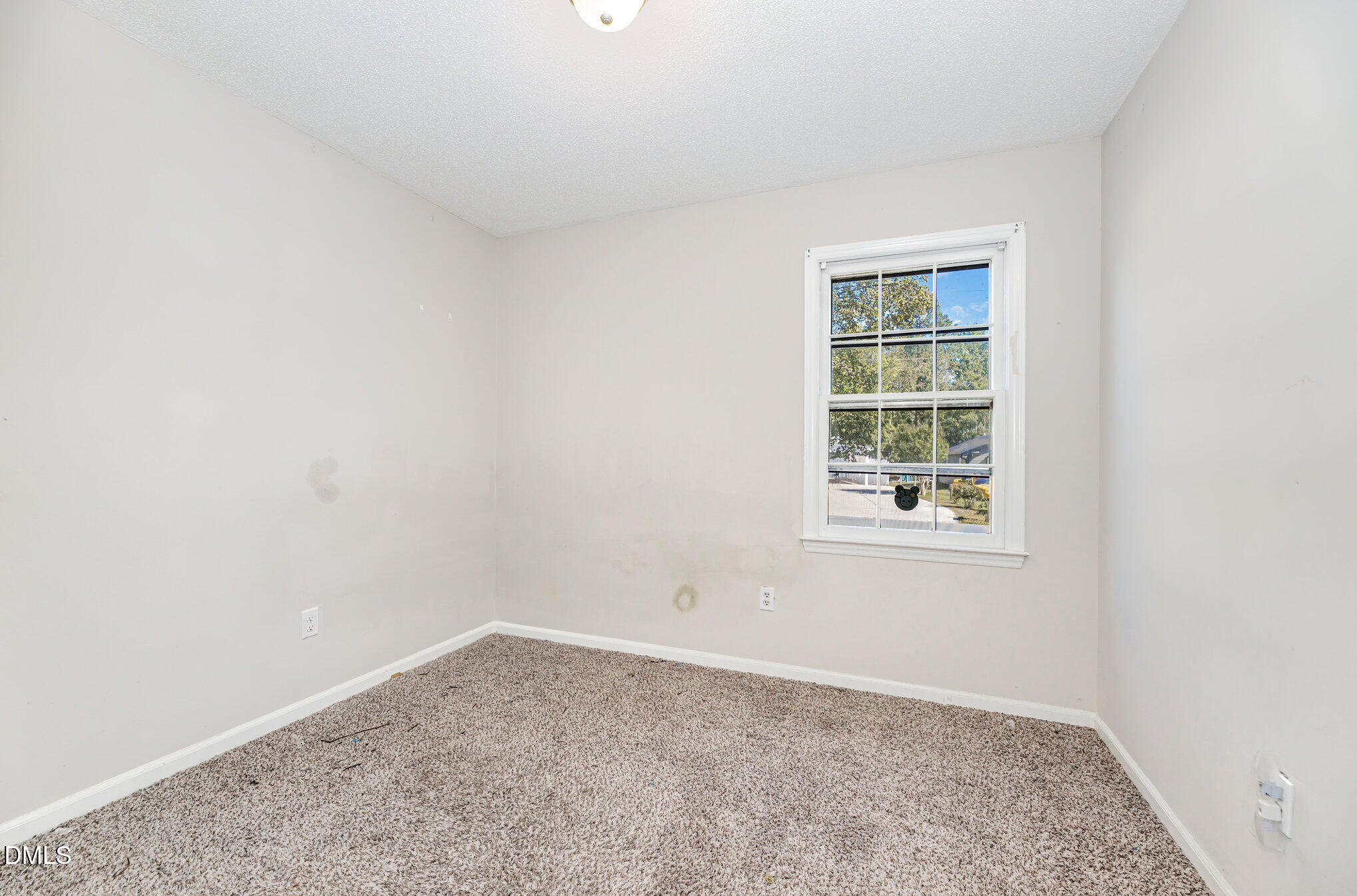 517 Carter Road Graham, NC 27253 - Photo 16 of 27 an empty room with a window