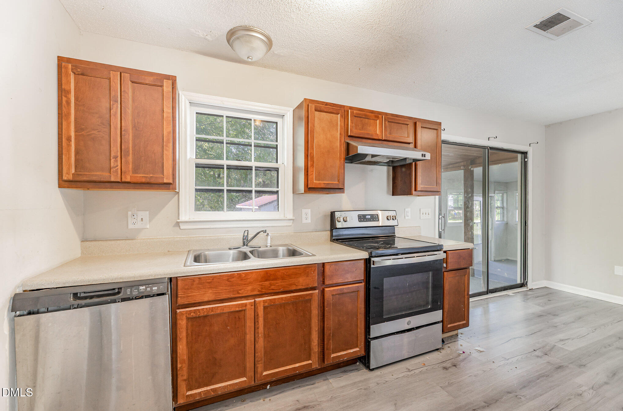 517 Carter Road Graham, NC 27253 - Photo 10 of 27 a kitchen with stainless steel appliances granite countertop a sink and a stove