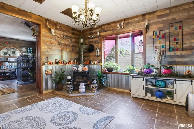 $200,000 | 353 East 4th Avenue, Woodhull, IL 61490