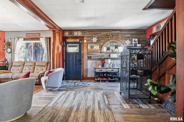 $200,000 | 353 East 4th Avenue, Woodhull, IL 61490