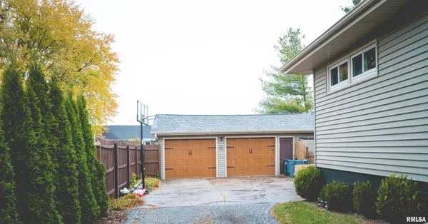 $198,000 | 353 East 4th Avenue, Woodhull, IL 61490