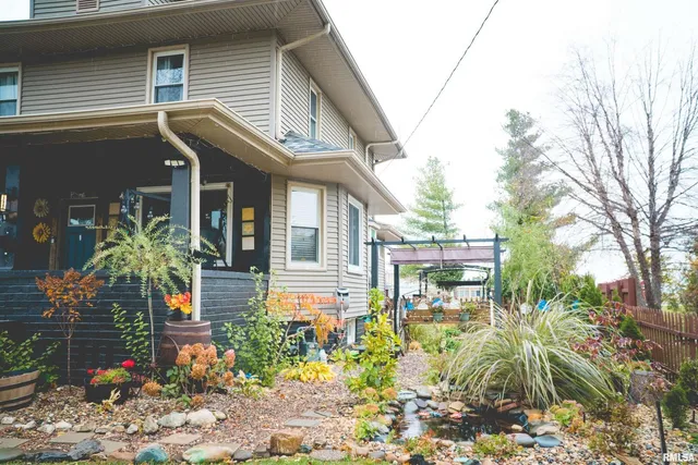 $200,000 | 353 East 4th Avenue, Woodhull, IL 61490