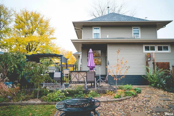 $198,000 | 353 East 4th Avenue, Woodhull, IL 61490