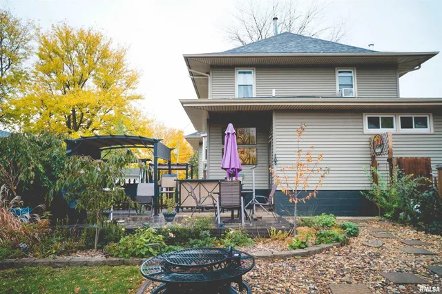 $200,000 | 353 East 4th Avenue, Woodhull, IL 61490