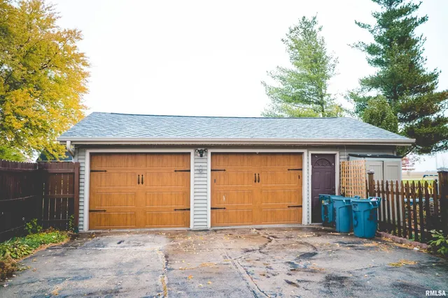 $200,000 | 353 East 4th Avenue, Woodhull, IL 61490