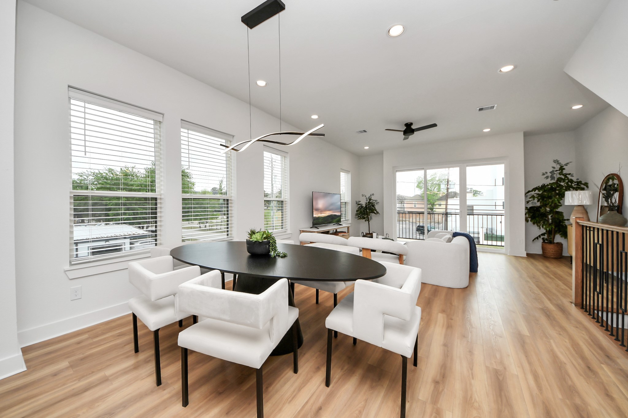 2426 Ella Boulevard Houston, TX 77008 - Photo 15 of 43