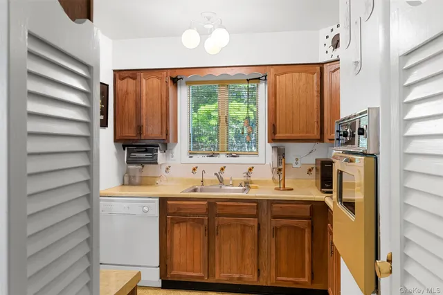 $599,000 | 16 Fairway Drive, Highland Lake, NY 12743