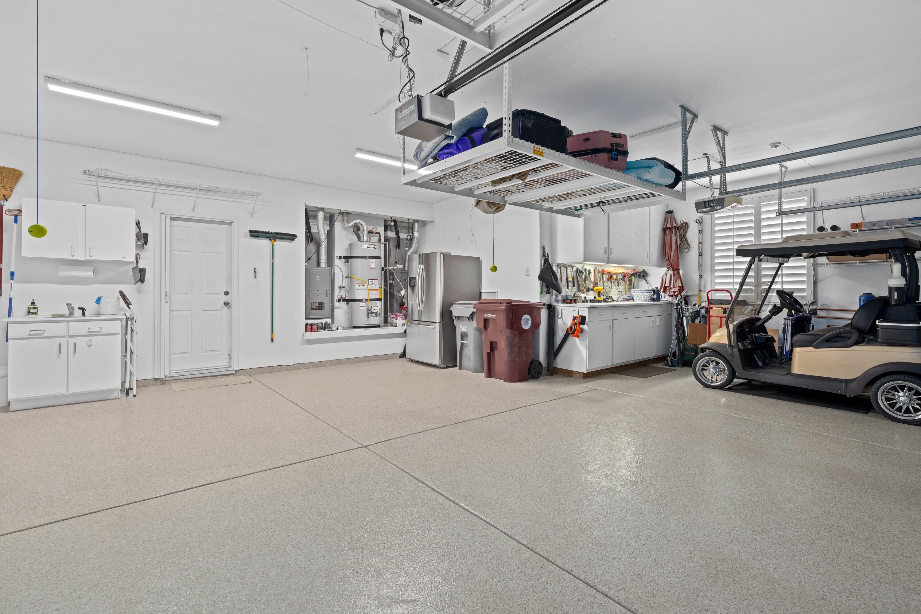 39623 Manorgate Road Palm Desert, CA 92211 - Photo 36 of 42 a view of a garage