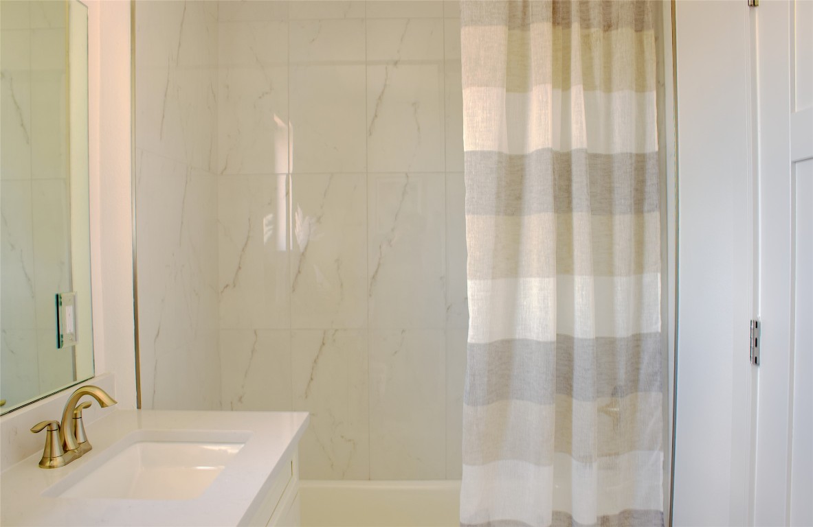 304 Tesla Circle Austin, TX 78681 - Photo 15 of 38 Full bathroom featuring vanity and shower / bath combination with curtain
