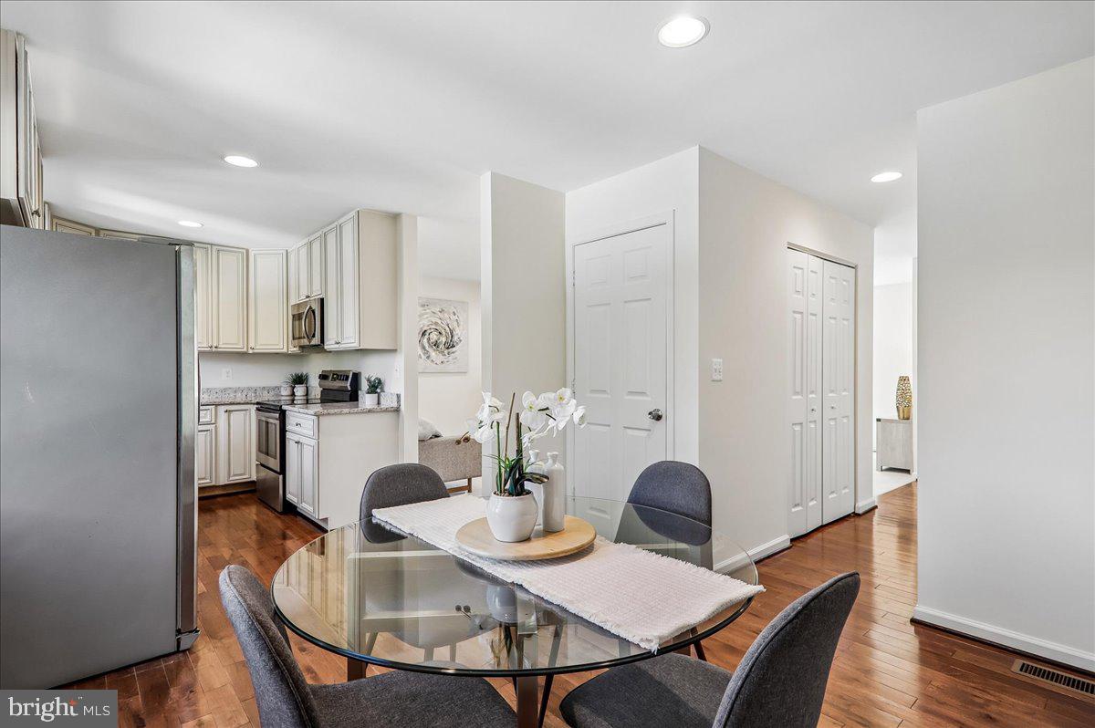 9235 Hummingbird Terrace Gaithersburg, MD 20879 - Photo 12 of 61 Dining Area and Kitchen