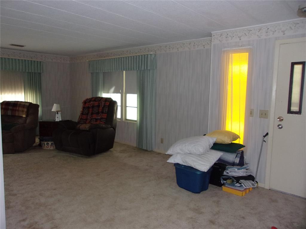 6485 Northeast 2nd Street Ocala, FL 34470 - Photo 20 of 55 a living room with furniture and a table