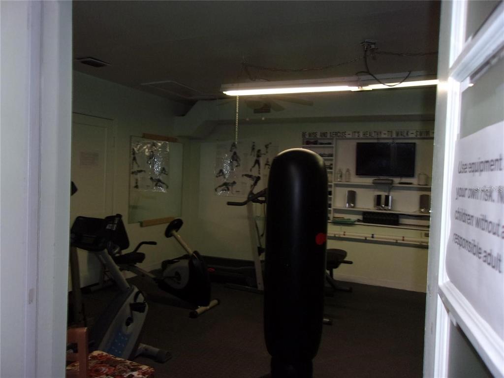 6485 Northeast 2nd Street Ocala, FL 34470 - Photo 51 of 55 a living room with furniture