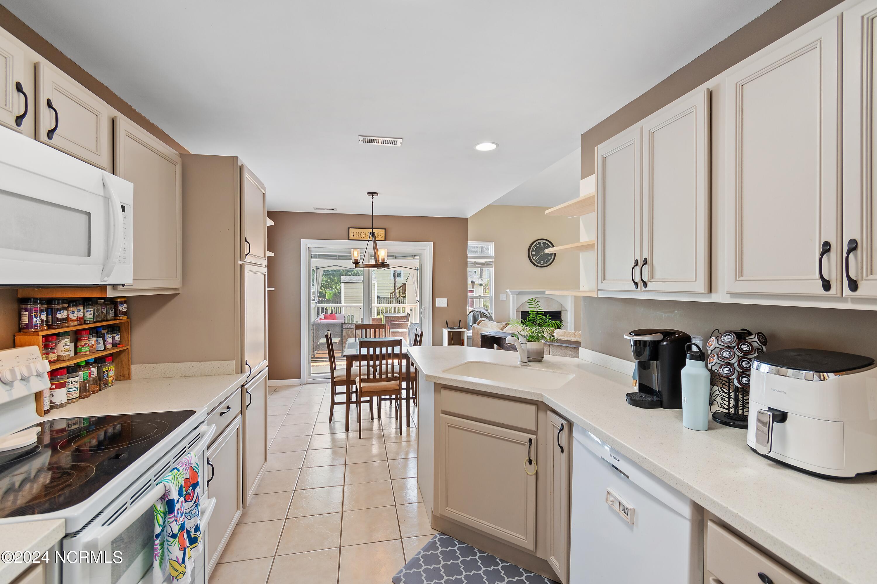 1462 East Boiling Spring Road Southport, NC 28461 - Photo 8 of 44 1462EBoilingSpringsRd - 7