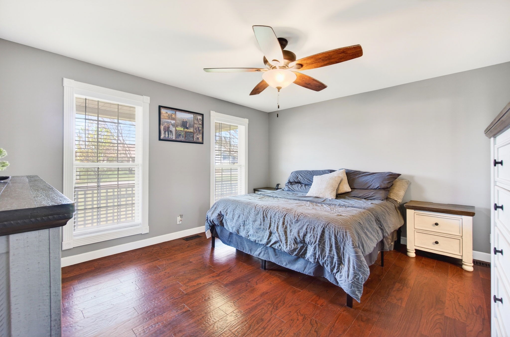 3432 WJ Robinson Road Cookeville, TN 38506 - Photo 9 of 32 a bedroom with a large bed and a window