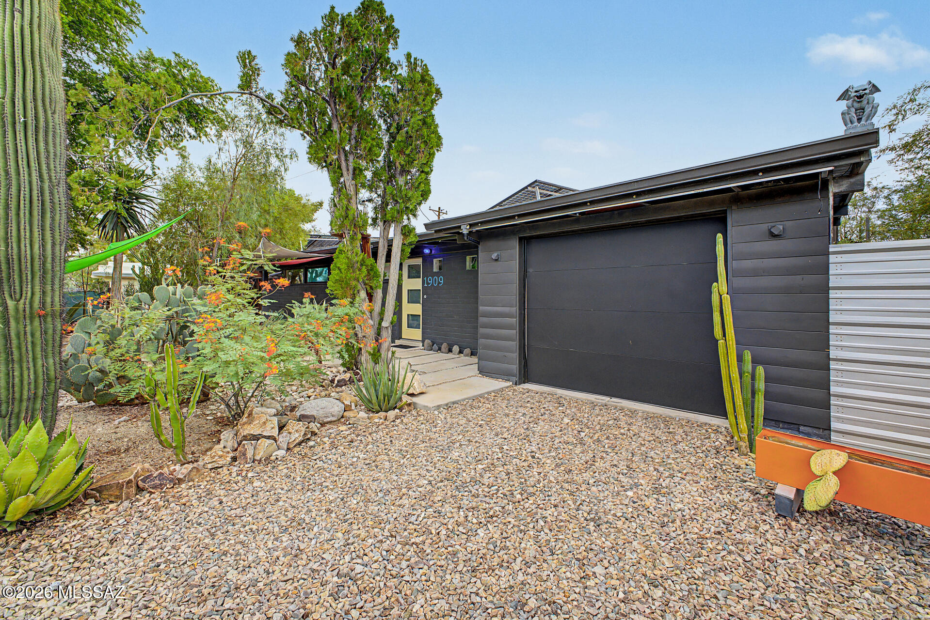 1909 North Ridgeway Road Tucson, AZ 85712 - Photo 35 of 41 Driveway & garage