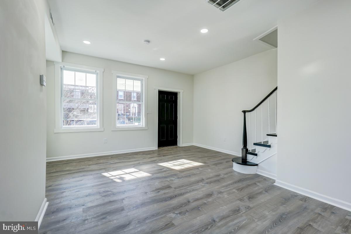 601 Rittenhouse Street Northwest Washington, DC 20011 - Photo 5 of 36 Living R R