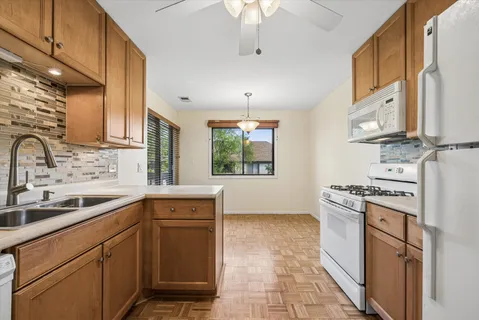 $275,000 | 826 Thornton Court, Unit 2AL, Schaumburg, IL 60193