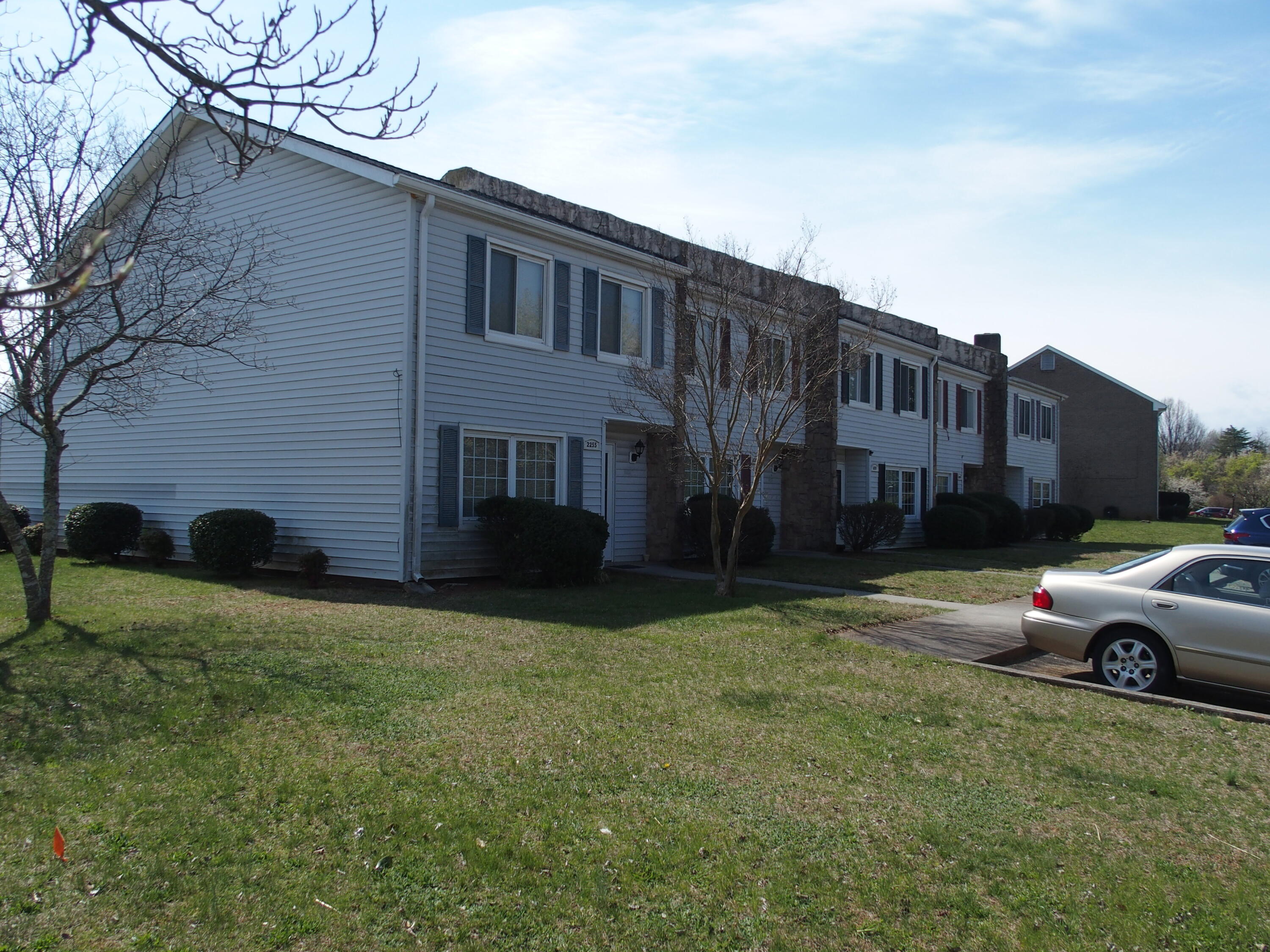 2249 Ranch Road Northwest, Unit 2255 Roanoke, VA 24017 - Photo 3 of 7 a house view with a garden space