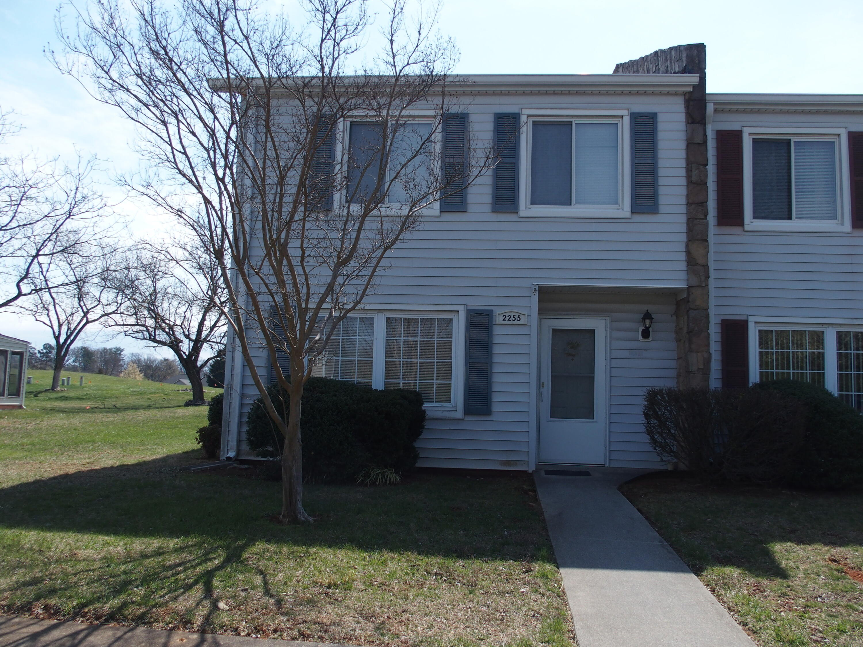 2249 Ranch Road Northwest, Unit 2255 Roanoke, VA 24017 - Photo 4 of 7 a front view of a house with garden